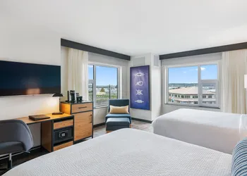Hotel Indigo Everett - Waterfront Place by IHG hotel thumbnail 4
