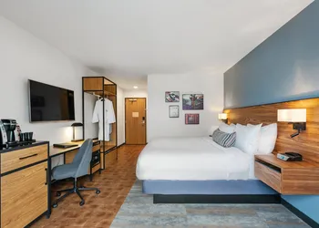 Hotel Indigo Everett - Waterfront Place by IHG hotel thumbnail 6