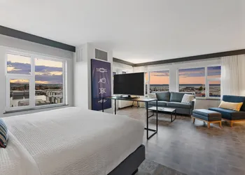 Hotel Indigo Everett - Waterfront Place by IHG hotel thumbnail 7