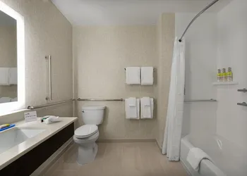 Holiday Inn Express & Suites Fayetteville South by IHG hotel thumbnail 4