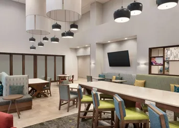 Hampton Inn & Suites Norman Conference Center Area hotel thumbnail 2