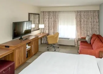 Hampton Inn & Suites Gilroy hotel thumbnail 4