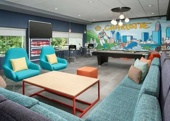Tru by Hilton Charlotte Airport Lake Pointe hotel thumbnail 2