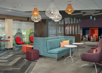 Tru by Hilton Charlotte Airport Lake Pointe hotel thumbnail 3