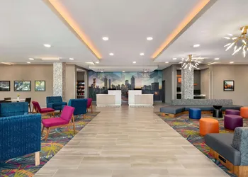 La Quinta Inn & Suites by Wyndham Braselton hotel thumbnail 5