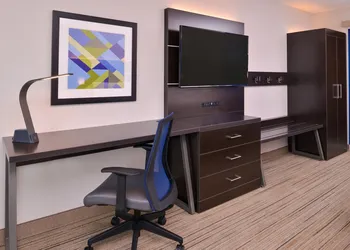Holiday Inn Express & Suites Olathe West by IHG hotel thumbnail 4