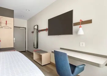 avid hotel Boston Logan Airport - Revere by IHG hotel thumbnail 3