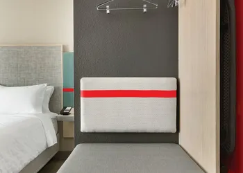avid hotel Boston Logan Airport - Revere by IHG hotel thumbnail 8