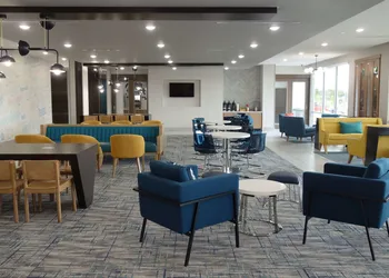 La Quinta Inn & Suites by Wyndham San Antonio Alamo City hotel thumbnail 4