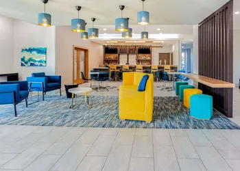 La Quinta Inn & Suites by Wyndham San Antonio Alamo City hotel thumbnail 8