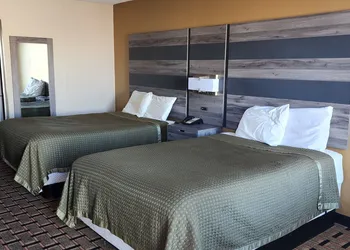 Super 7 Inn hotel thumbnail 5
