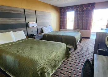 Super 7 Inn hotel thumbnail 6