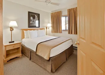Black Hills Luxury Suites hotel thumbnail 3
