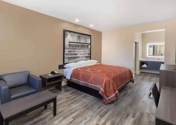 Super 8 by Wyndham Houston NW Beltway 8/West Rd hotel thumbnail 6