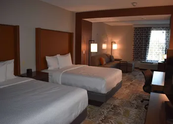 La Quinta Inn & Suites by Wyndham Flagstaff East I-40 hotel thumbnail 7