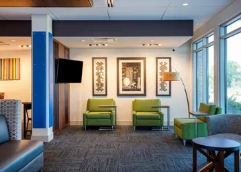 Holiday Inn Express & Suites Beloit by IHG hotel thumbnail 4