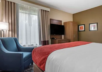 Comfort Inn & Suites Downtown near University hotel thumbnail 8