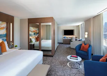 Courtyard by Marriott New York Manhattan/Midtown West hotel thumbnail 5