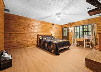 The Cascades Inn hotel thumbnail 2
