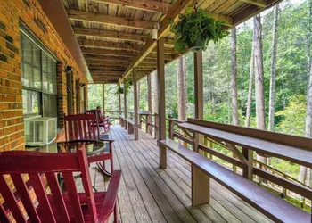The Cascades Inn hotel thumbnail 5