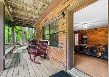 The Cascades Inn hotel thumbnail 6