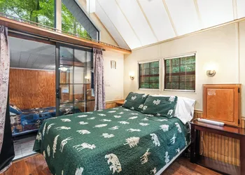 The Cascades Inn hotel thumbnail 8