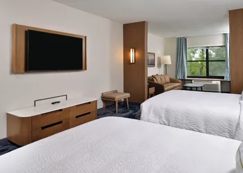 Fairfield Inn & Suites by Marriott Canton hotel thumbnail 4