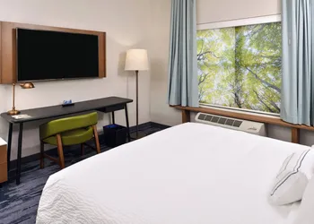 Fairfield Inn & Suites by Marriott Canton hotel thumbnail 7