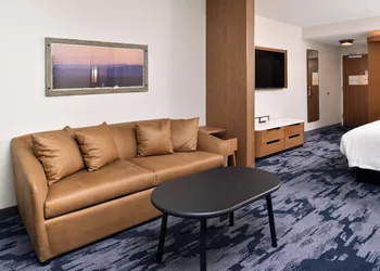 Fairfield Inn & Suites by Marriott Canton hotel thumbnail 8