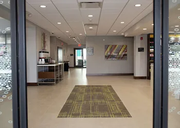 Hampton Inn & Suites Dundee hotel thumbnail 4