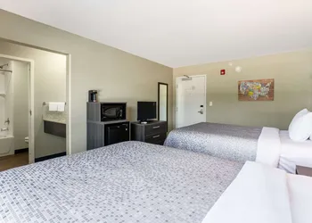 Econo Lodge Dayton North hotel thumbnail 7