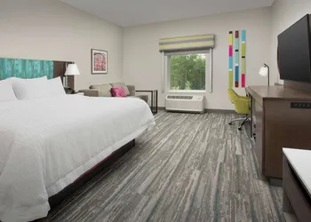 Hampton Inn & Suites Charlotte Airport Lake Pointe hotel thumbnail 6