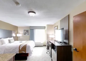Quality Inn & Suites Roanoke - Fort Worth North hotel thumbnail 6