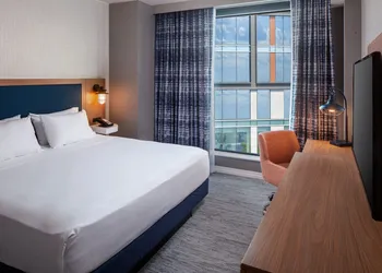 Hampton Inn Boston Seaport District hotel thumbnail 5
