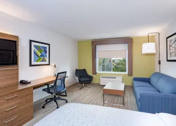 Holiday Inn Express & Suites Elkhart North by IHG hotel thumbnail 2