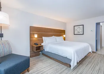 Holiday Inn Express & Suites Elkhart North by IHG hotel thumbnail 8
