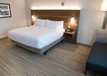 Holiday Inn Express & Suites Louisville N - Jeffersonville by IHG hotel thumbnail 8
