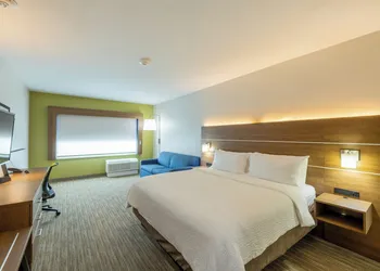 Holiday Inn Express & Suites Lindale – Tyler by IHG hotel thumbnail 5