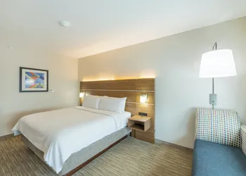 Holiday Inn Express & Suites Lindale – Tyler by IHG hotel thumbnail 6
