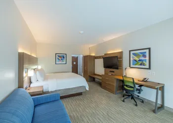 Holiday Inn Express & Suites Lindale – Tyler by IHG hotel thumbnail 7