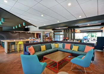 TRU by Hilton Denver hotel thumbnail 2