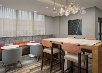 Hampton Inn Boston Logan Airport Chelsea hotel thumbnail 2