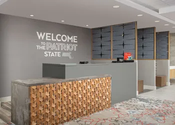 Hampton Inn Boston Logan Airport Chelsea hotel thumbnail 3