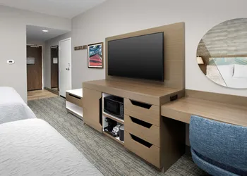 Hampton Inn Boston Logan Airport Chelsea hotel thumbnail 6