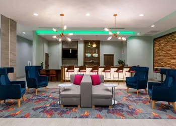 La Quinta by Wyndham Altoona Des Moines hotel thumbnail 4