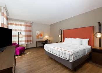 La Quinta by Wyndham Altoona Des Moines hotel thumbnail 6