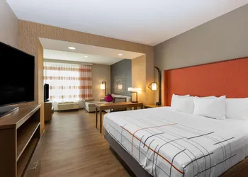 La Quinta by Wyndham Altoona Des Moines hotel thumbnail 8