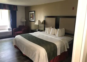 Quality Inn & Suites Woodstock near Lake Geneva hotel thumbnail 5