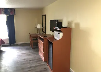 Quality Inn & Suites Woodstock near Lake Geneva hotel thumbnail 6