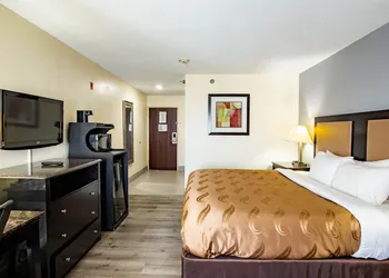 Quality Inn & Suites Woodstock near Lake Geneva hotel thumbnail 8